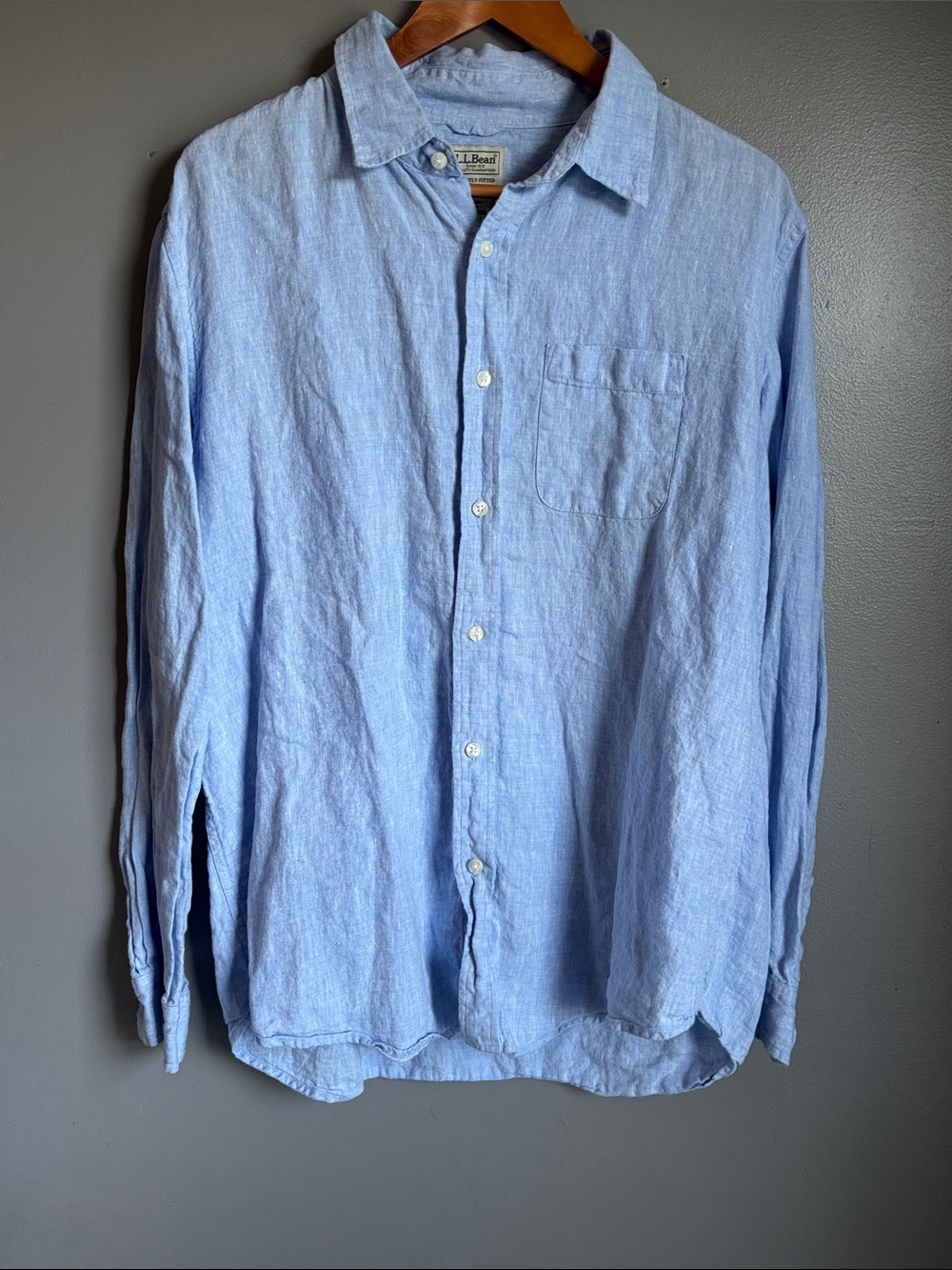 L.L. Bean Pale Blue 100% Linen Button-Down Shirt * woman's LG * slightly fitted